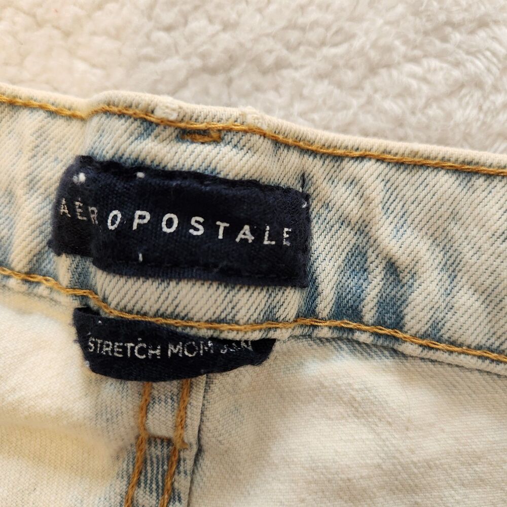 NWD Aeropostale Womens Stretch Mom Jean Cut Off Light Wash High Rise Size 10 - Picture 3 of 16